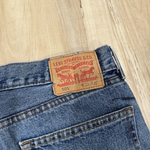 Levis 505 Jeans Mens 32x32 Regular Fit Straight Leg Dark Wash Blue - Picture 5 of 10